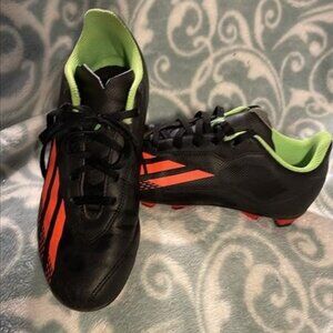 Adidas boys outdoor soccer cleats - Size 5.5